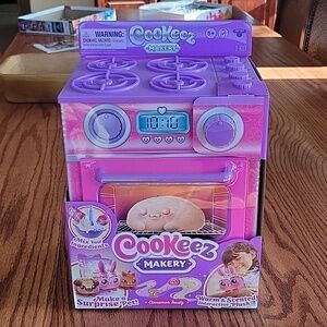 COOKEEZ Makery New in box.  Warm scented interactive plush.  Cinnamon treatz.